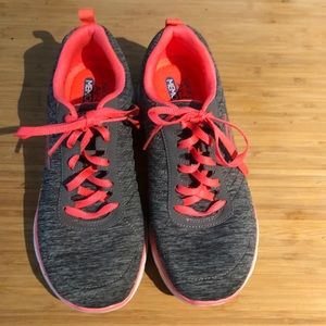 Womens Sketchers Dual-Lite air cooled with memory foam.